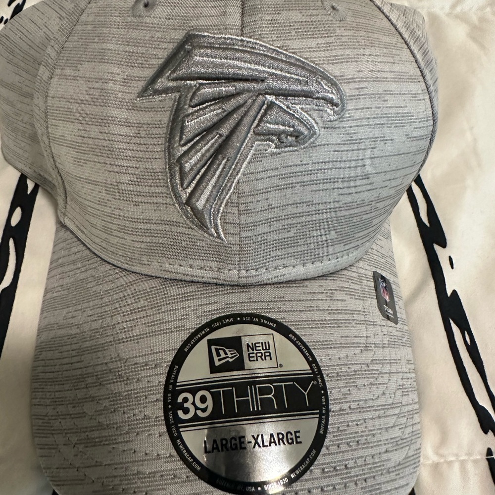 New Era Gray Atlanta Falcons 39THIRTY Cap